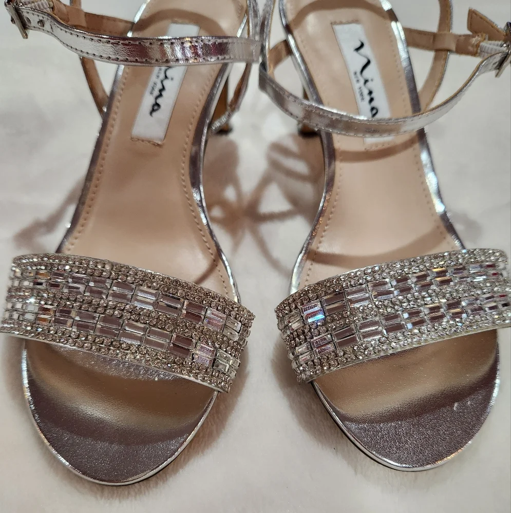 Nina Noga Silver Metalic Foil Evening Sandals, New in Box, Size 5 - Picture 3 of 9